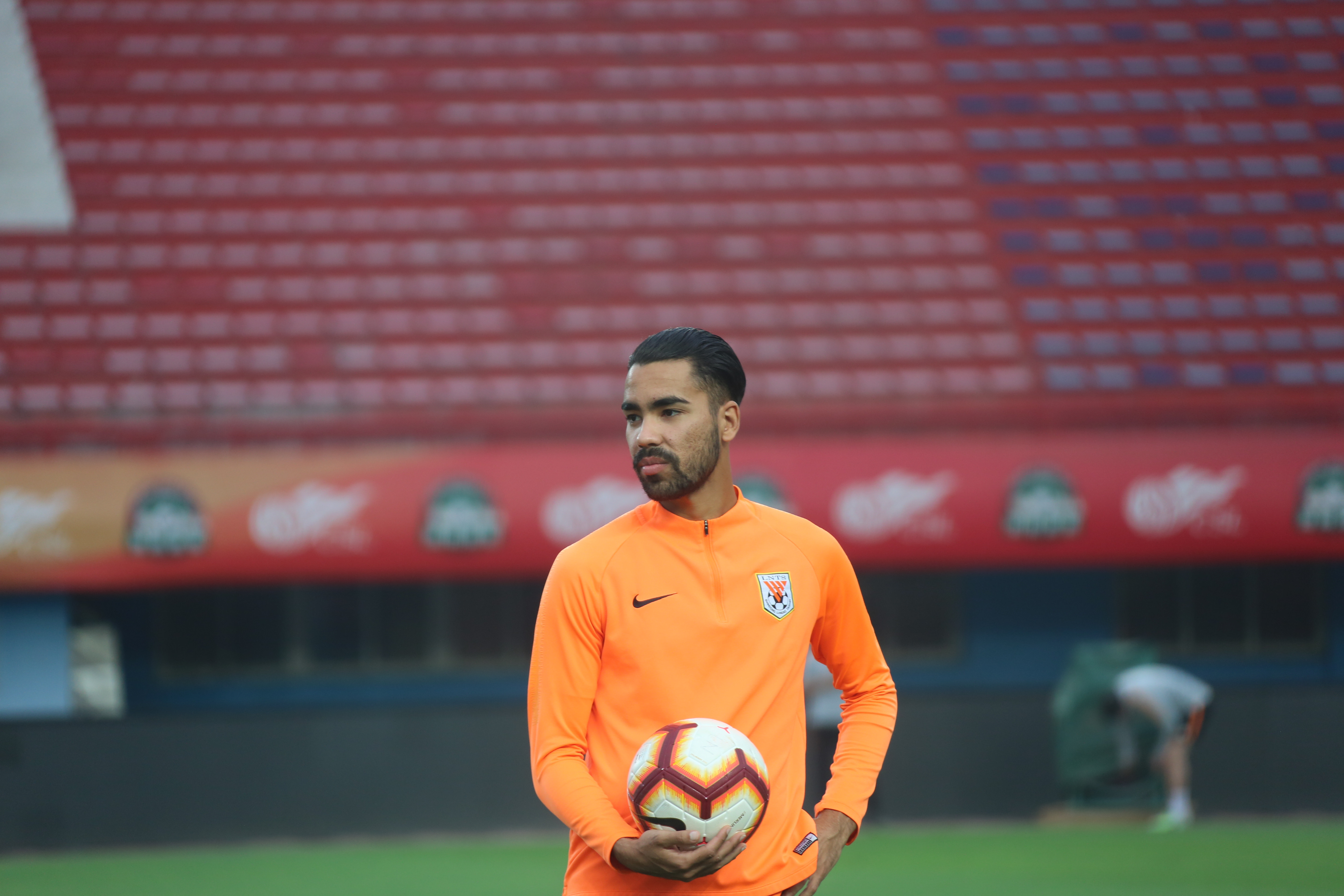 kaiyun-足球报：后腰位置是泰山2-9申花的直接原因，德尔加多表现糟糕